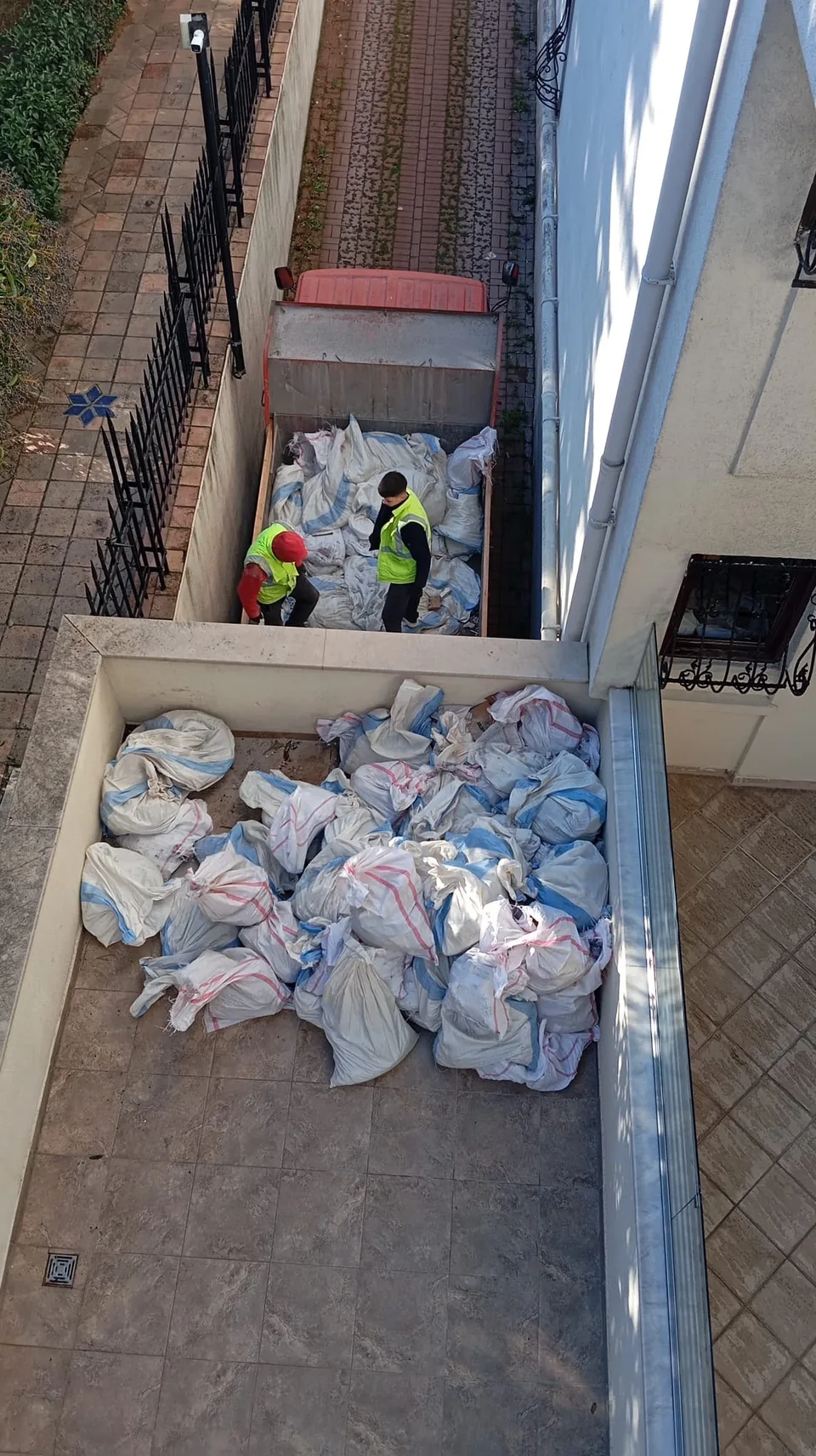 Bina içinde moloz taşıma ve toplama hazırlığı